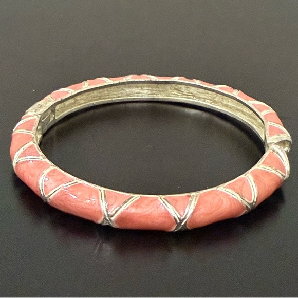 Unbranded Silver-tone Peach Enameled Hinged Bangle Bracelet 39g. - Picture 4 of 12